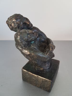 Astrid Veldhuyzen-Koppen - Beeld / Sculptuur " Omarming " kopen? Bied vanaf 60!