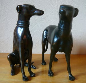 Brons (Onbekend) - Twee hondjes -gepatineerd brons circa 1950- kopen? Bied vanaf 50!