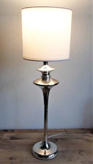 Niet of onleesbaar gesigneerd - Verchroomd stalen tafellamp Nr 1701359 met gemêleerde uitstraling verkocht voor € 1!