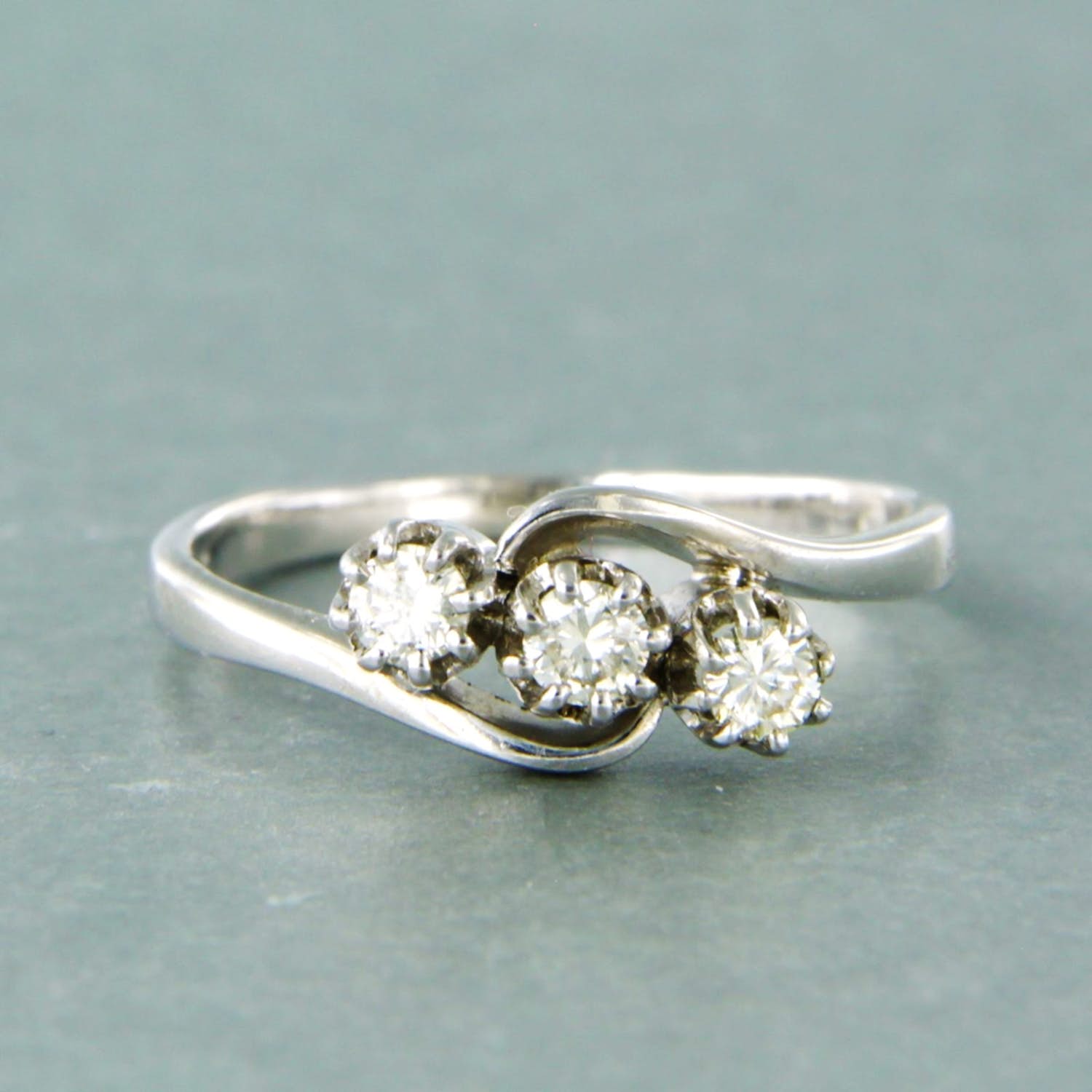 14k witgouden ring bezet met briljant geslepen diamant tot. 0.27 ct kopen? Bied vanaf 240!