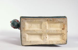 Niet of onleesbaar gesigneerd - Aardewerk, Twee polychroom beschilderde paarden kopen? Bied vanaf 10!