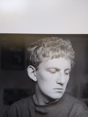 Henny Riemens - Fotoportret Hugo Claus en Corneille 1951-54 kaufen? Bieten Sie von 40!