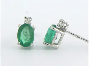 18k gouden oorbellen met smaragd en diamant 0.08 ct kopen? Bied vanaf 500!