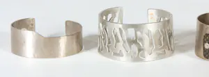 Menno Meijer - Lot van vijf armbanden van diverse materialen kopen? Bied vanaf 1!