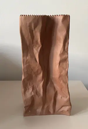 Tapio Wirkkala - Keramische "Paperbag vase" uitgevoerd voor Rosenthal kopen? Bied vanaf 80!