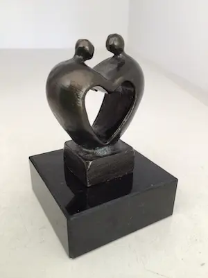 Corry Ammerlaan - Sculptuur “ HART VOOR ELKAAR “ kopen? Bied vanaf 1!