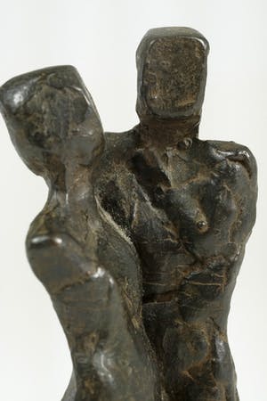 Renee van Leusden - Bronzen beeld van man en vrouw kopen? Bied vanaf 1!