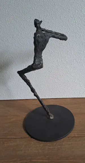 Willem Kind - Beeld met een mobiele telefoon aan zijn oor. kopen? Bied vanaf 75!