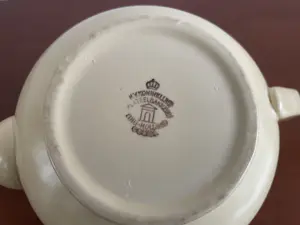 Plateelbakkerij Zuid-Holland - Plateelbakkerij Zuid Holland - Art deco gele theepot + kop- en schotels kopen? Bied vanaf 20!