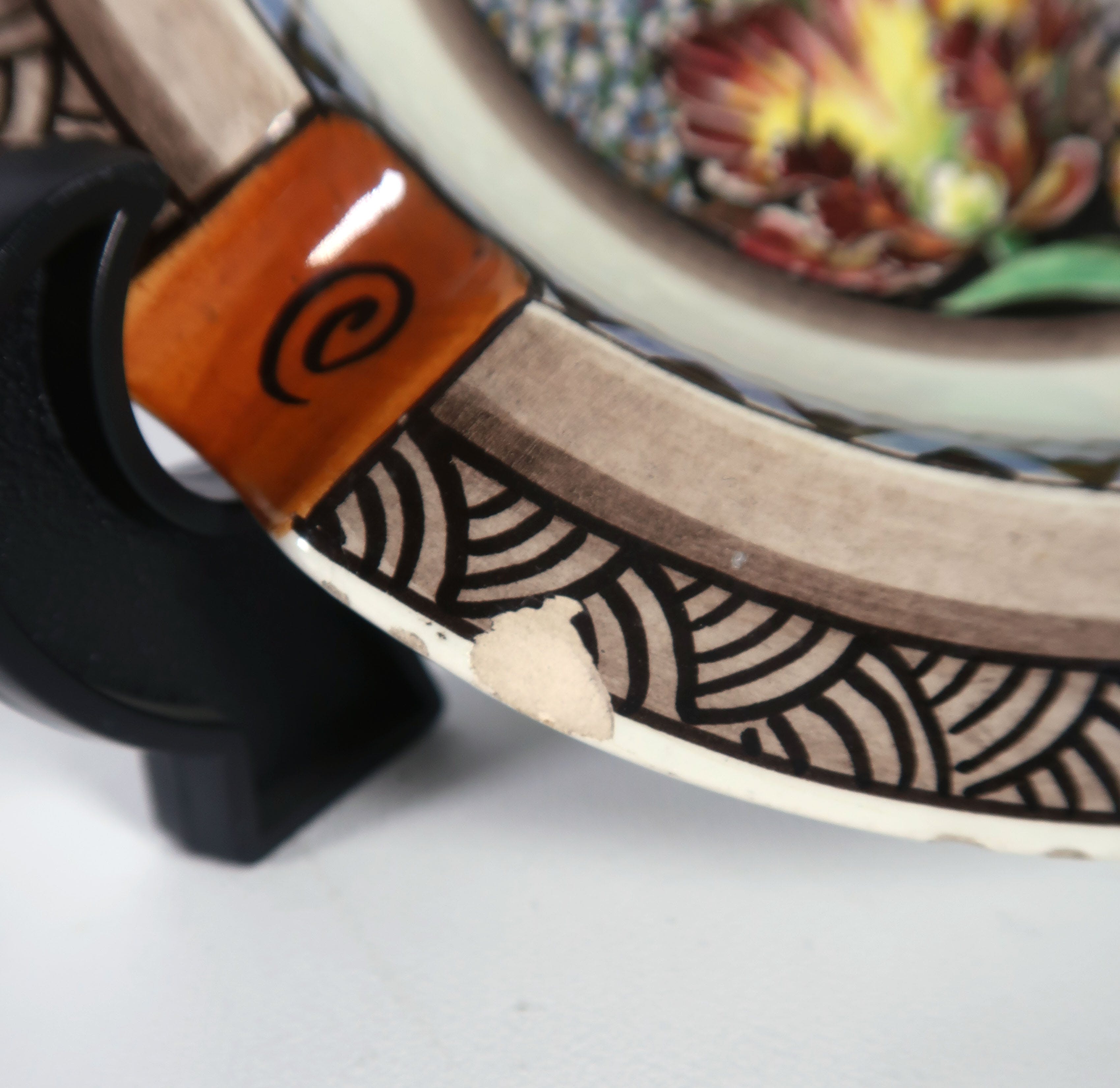 Keramiekfabriek Velsen - Aardewerk, Lot van drie borden en een asbak kopen? Bied vanaf 1!