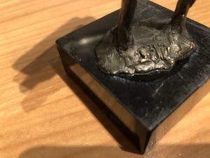 Corry Ammerlaan - Prachtig beeldje " Een zware last dragen " kopen? Bied vanaf 25!