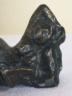 Brons (Onbekend) - liggend lezende vrouw JVG kopen? Bied vanaf 39!