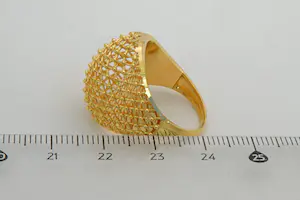 33 - Aparte opengewerkt & ellipsvormige 20 Krt geel gouden ring -"netwerk" model kopen? Bied vanaf 335!