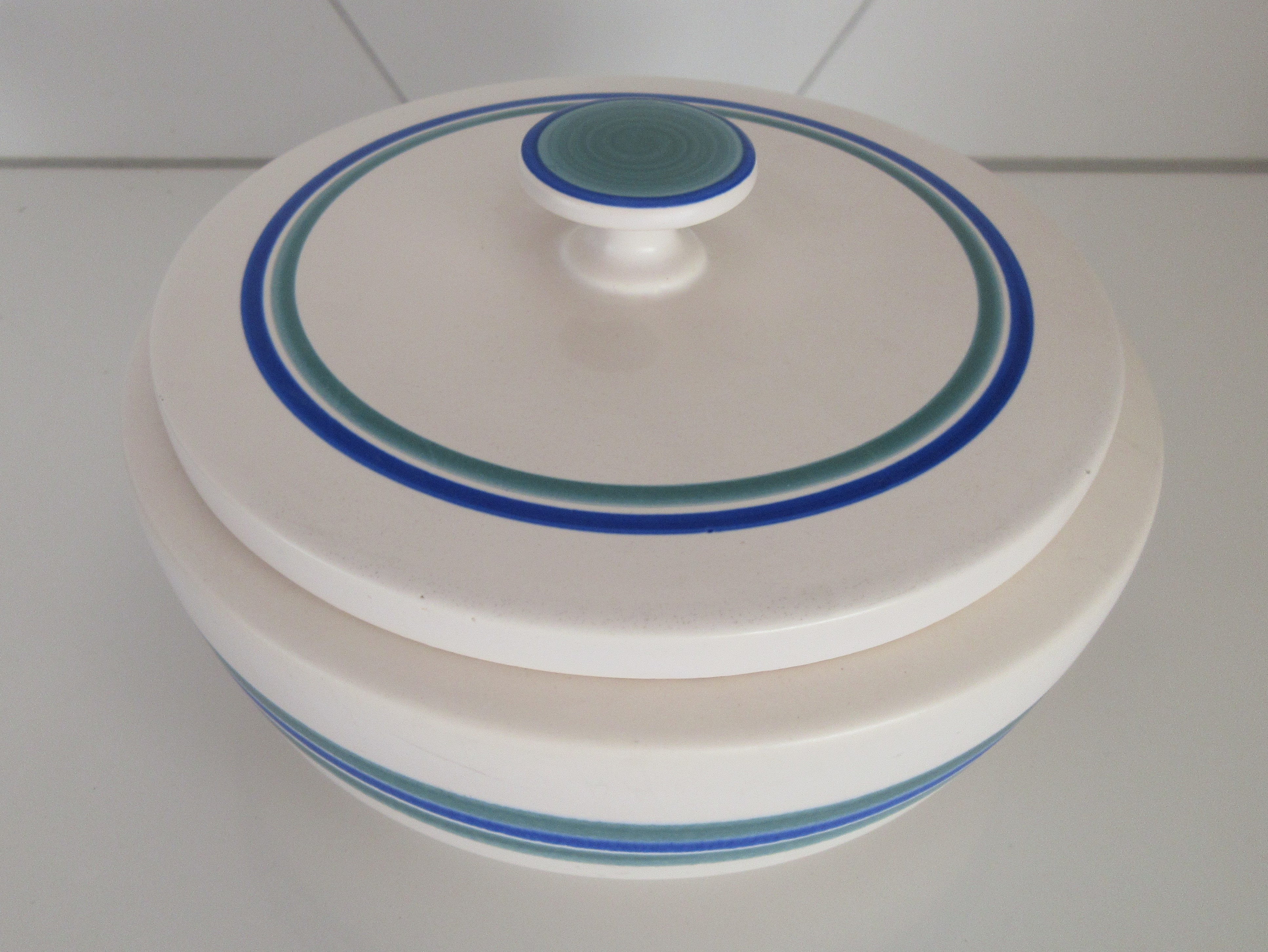 Plateelbakkerij Flora - Koektrommel decor Bizette verkocht voor € 12!