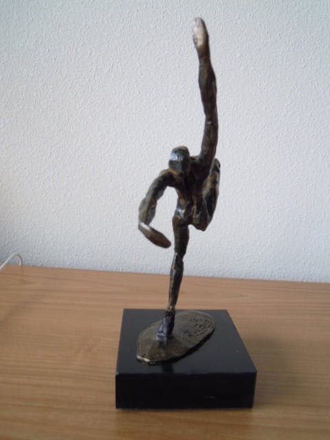 Klaas van den Berg - Prachtig beeld - gesigneerd op de voet uit 1991. kopen? Bied vanaf 65!