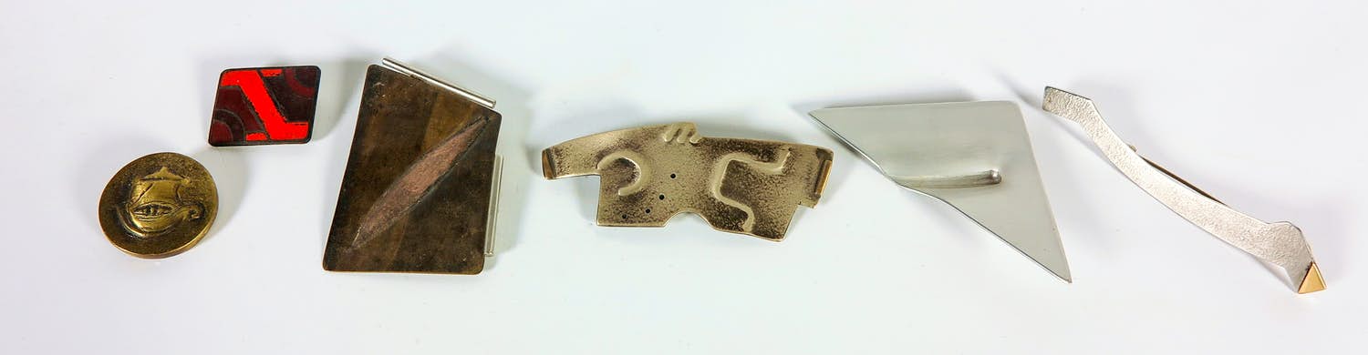 Menno Meijer - Lot van zes broches verkocht voor € 50!