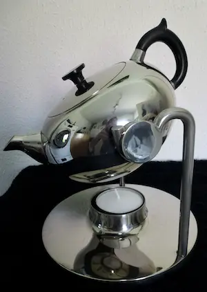 Curiosa - Vintage Tuimel theepot - Bakeliet en Chroom - jaren '50. kopen? Bied vanaf 50!