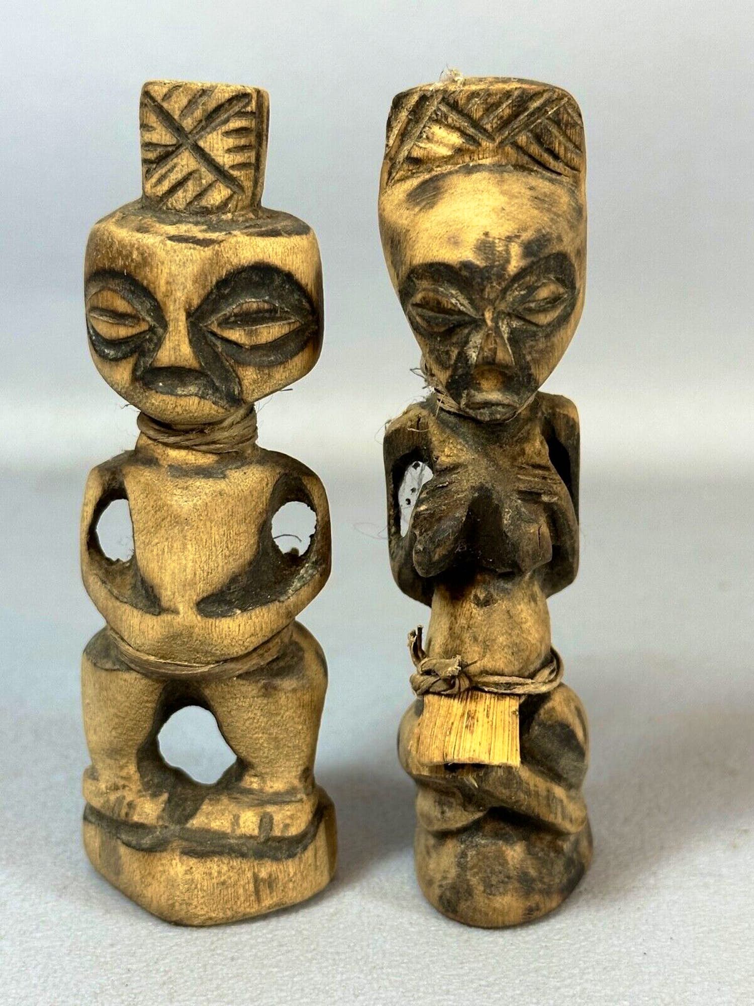 Lega - 231037 - Little Rare Old handmade African Lega pair of protection figures, Congo kopen? Bied vanaf 29!
