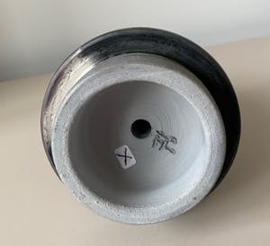 Niet of onleesbaar gesigneerd - Museale Studio Keramische Raku en paardenhaar deksel of urnvaas kopen? Bied vanaf 1!