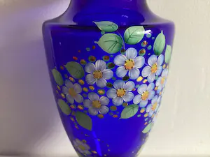Niet of onleesbaar gesigneerd - Kobalt vaas met bloemen kopen? Bied vanaf 1!