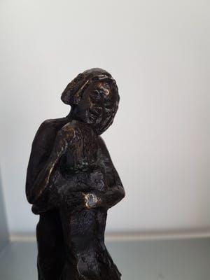 Astrid Veldhuyzen-Koppen - Beeld " Beschutting" kopen? Bied vanaf 40!