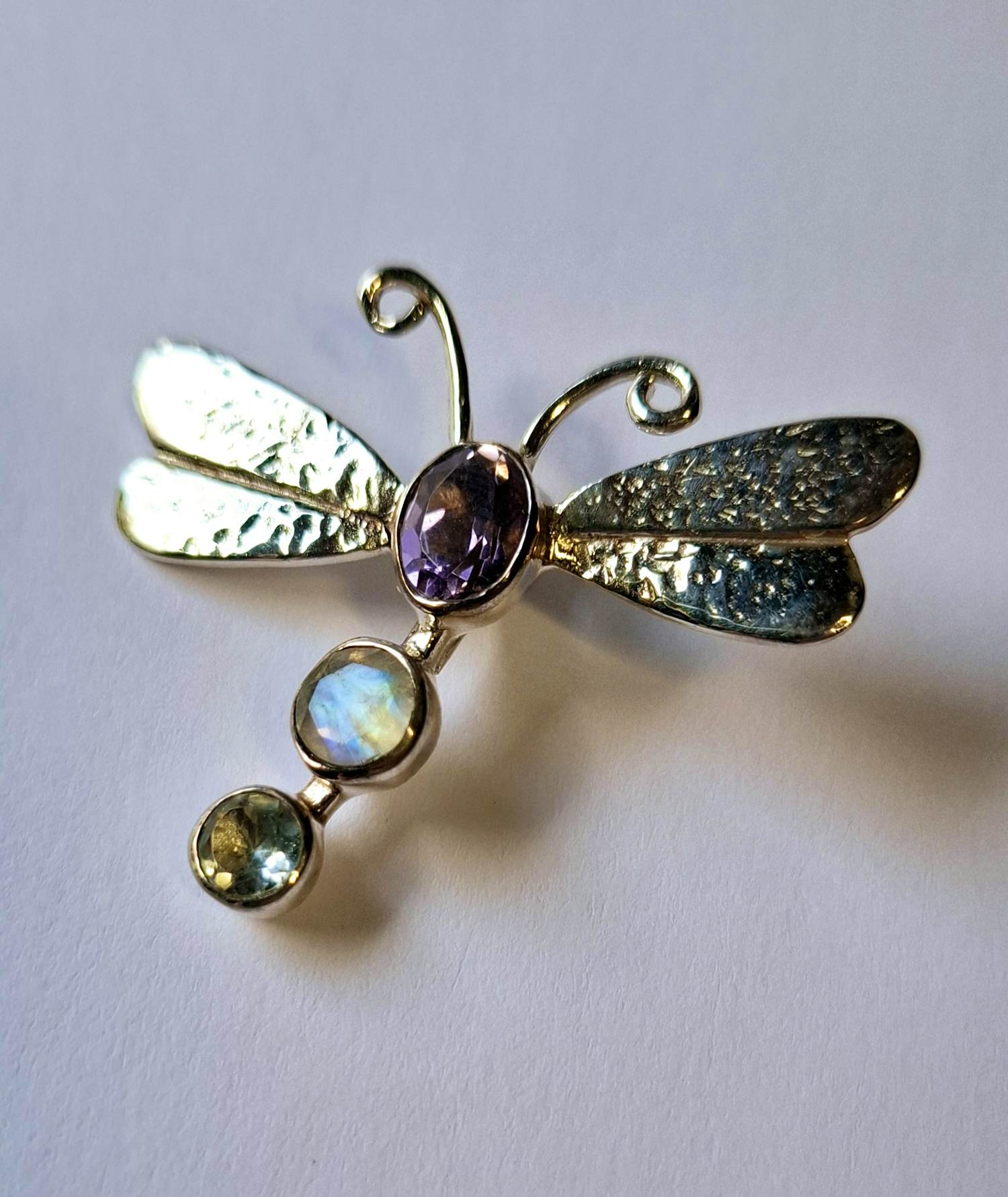 Zilveren vlinder met facet geslepen aquamarijn , maansteen , amethist verkocht voor € 40!