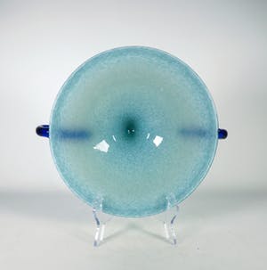 Niet of onleesbaar gesigneerd - Glas, Glazen schaal op driepoot kopen? Bied vanaf 10!