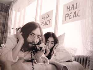Nico Koster - "BED-IN FOR PEACE" JOHN EN YOKO IN HILTON 1969 verkocht voor € 165!