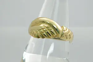 57 - Grote en fraai bewerkte 18 krt geel gouden Surinaamse vriendschaps-ring kopen? Bied vanaf 480!