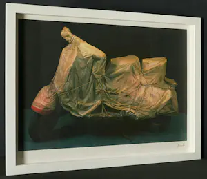 Christo - Gesigneerd - " Wrapped Vespa " - iconisch werk - fraai in handgemaakte lijst kopen? Bied vanaf 1090!