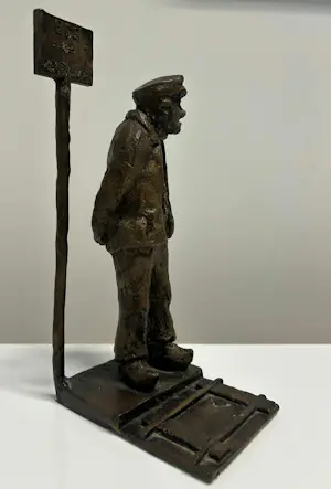 Adri de Waard - “Wachtende reiziger – station Ede-Wageningen” kopen? Bied vanaf 450!