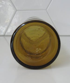 Niet of onleesbaar gesigneerd - Amber glazen sixties "hooped" vaas kopen? Bied vanaf 10!