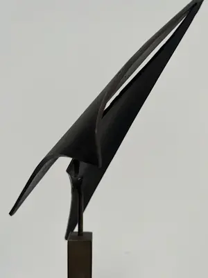 Ton Koops - bronzen sculptuur | 'Fokzeilen' | 1987 kopen? Bied vanaf 450!