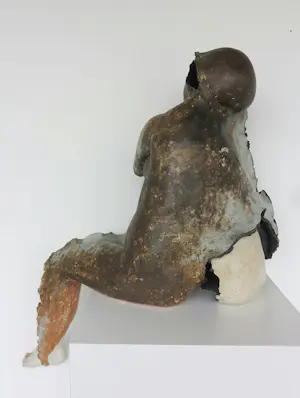 Erik Dejonckheere - Keramiek, Gehavende vrouw na oorlogstijd kopen? Bied vanaf 400!