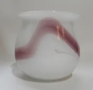 Kastrub Holmegaard - opaline wit lente vaasje met roze paars kopen? Bied vanaf 1!