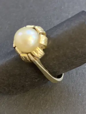 14 karaats geelgouden ring met een cultivé parel kopen? Bied vanaf 135!