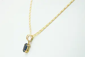36 - Elegant en fijn 18 Krt gouden collier met 14 Krt blauwe edelsteen hanger kopen? Bied vanaf 170!