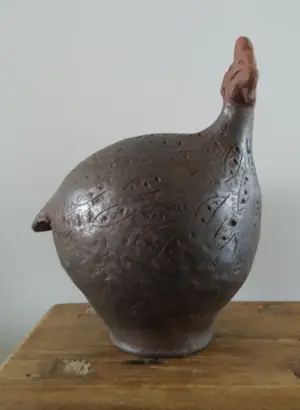 Niet of onleesbaar gesigneerd - Grote charmante kip, handgemaakt, keramiek kopen? Bied vanaf 1!