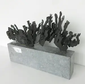 Linda Verkaaik - Groot beeld van brons op hardstenen sokkel, The Wave kopen? Bied vanaf 400!