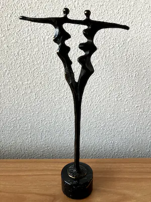 Corry Ammerlaan - Bronzen beeldje - Universiteit Leiden - Int. Centre 1964 - 2008 kopen? Bied vanaf 45!