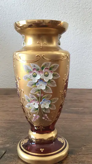 AcheterMoser - Tsjechië, Kristal vaas, goud beschilderd met florale motieven? Enchérissez de 1!