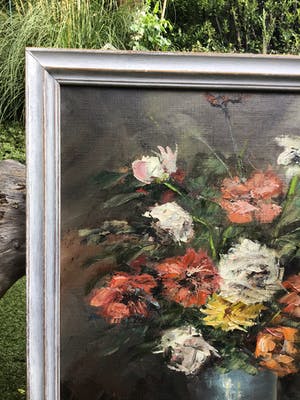 Niet of onleesbaar gesigneerd - Stilleven met bloemen in vaas met appel en papier. kopen? Bied vanaf 1!