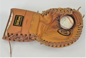 Curiosa - Vintage Wilson linkerhand dubbele lederen ijshockey keeper blocker kopen? Bied vanaf 1!