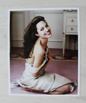 AcheterAnnie Leibovitz - "Angelina Jolie - Photoshooting for Vanity Fair" 2005 - handsigniert? Enchérissez de 180!