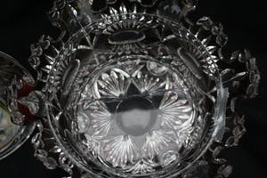 Niet of onleesbaar gesigneerd - Zwaar Kristalen Bonboniere. kopen? Bied vanaf 1!