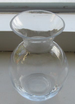 Niet of onleesbaar gesigneerd - Optiek blank glazen vaasje kopen? Bied vanaf 1!