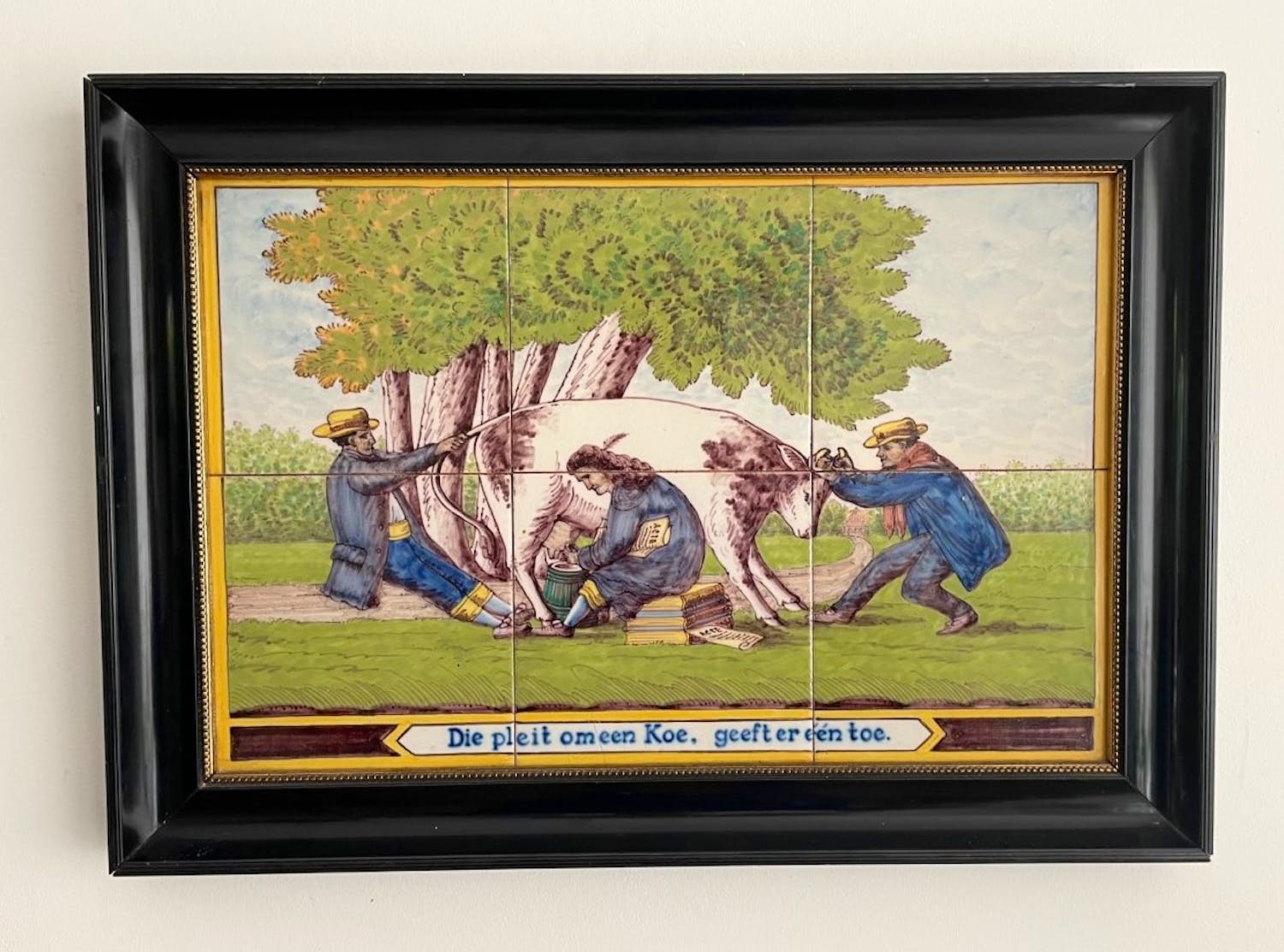 Koninklijke Tichelaar Makkum - Tegeltableau met advocatenvoorstelling, ca. 1900 verkocht voor € 65!