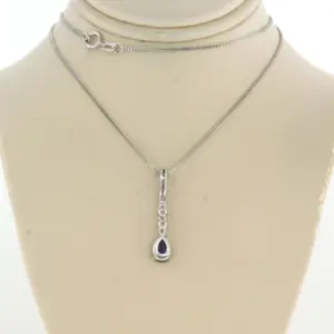 14k wit gouden collier met hanger met saffier en diamant 0.16 ct - 45 cm kopen? Bied vanaf 330!