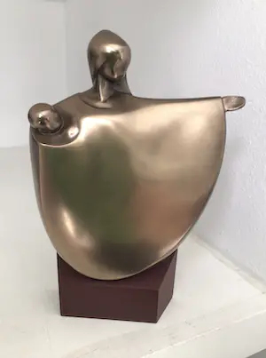 Janneke Ros - Beeld “ MOEDERLIEFDE “ . Gesigneerd kopen? Bied vanaf 1!