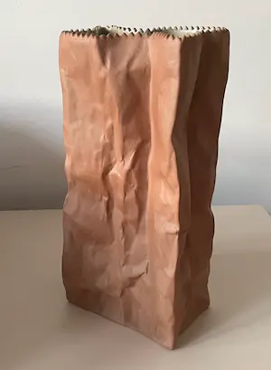 Tapio Wirkkala - Keramische "Paperbag vase" uitgevoerd voor Rosenthal kopen? Bied vanaf 80!